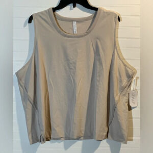 Women’s size 2X silver/gray active wear‎ sleeveless shirt with stretch and NWT.